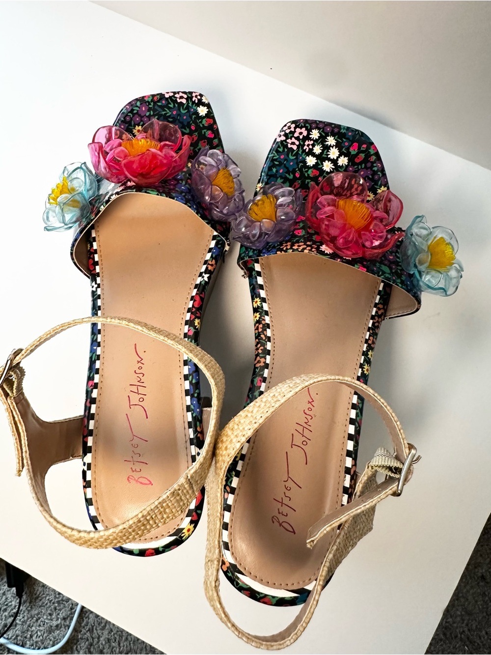 Betsey Johnson Elayne Floral Platform Sandals w/Multicolor Flower Jelly Details - Picture 8 of 10